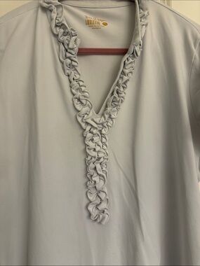 Lilly Pulitzer Luxletic Women’s white Ruffle V‑Neck Short Sleeve Top